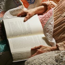 VANESSA ET LÉA VOUS PROPOSENT LE PORTAGE DE LIVRES A DOMICILE